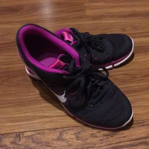 NIKE women’s shoes